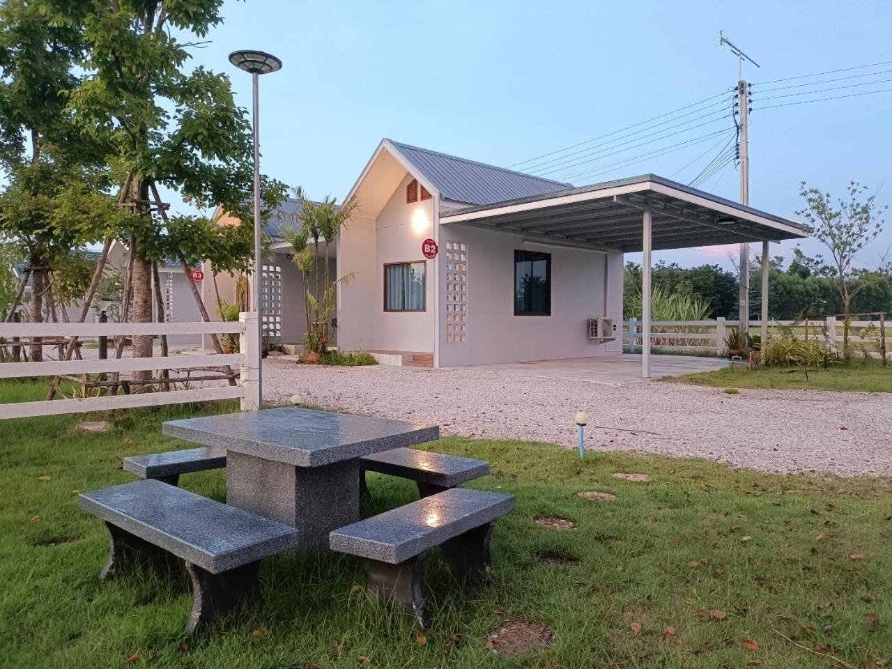 Ban Nong Chum Saeng Numhom Resort מראה חיצוני תמונה